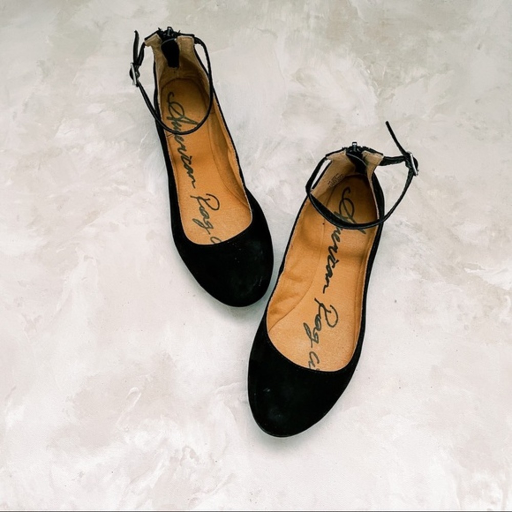 Black Velvet flats in a size 7 1/2